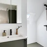 Charm 2 - Great 2-bdr With Shared Garden And Balcony דירה