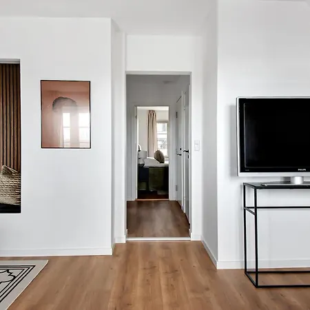 Charm 2 - Great 2-bdr With Shared Garden And Balcony *