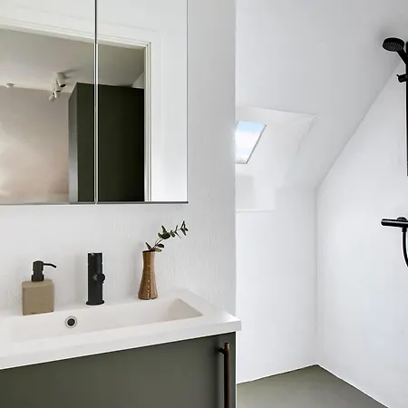 Sanders Charm - Amazing Two-bedroom With Shared Garden Apartment
