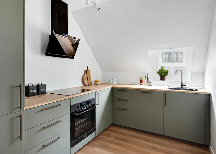 Charm 2 - Great 2-bdr With Shared Garden And Balcony