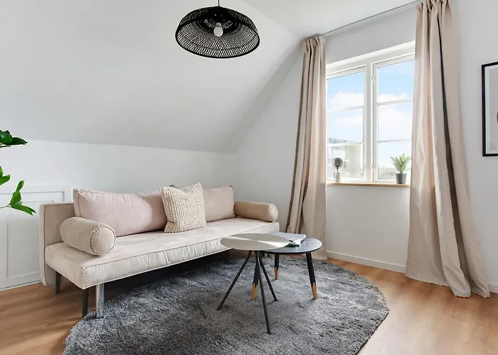 Apartamento Charm 2 - Great 2-bdr With Shared Garden And Balcony Copenhague