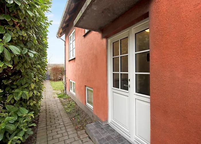 Charm 2 - Great 2-bdr With Shared Garden And Balcony Apartamento