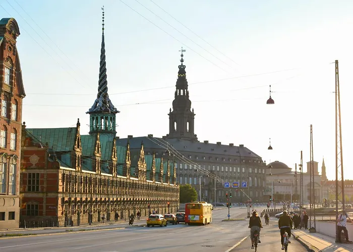 Charm 2 - Great 2-bdr With Shared Garden And Balcony